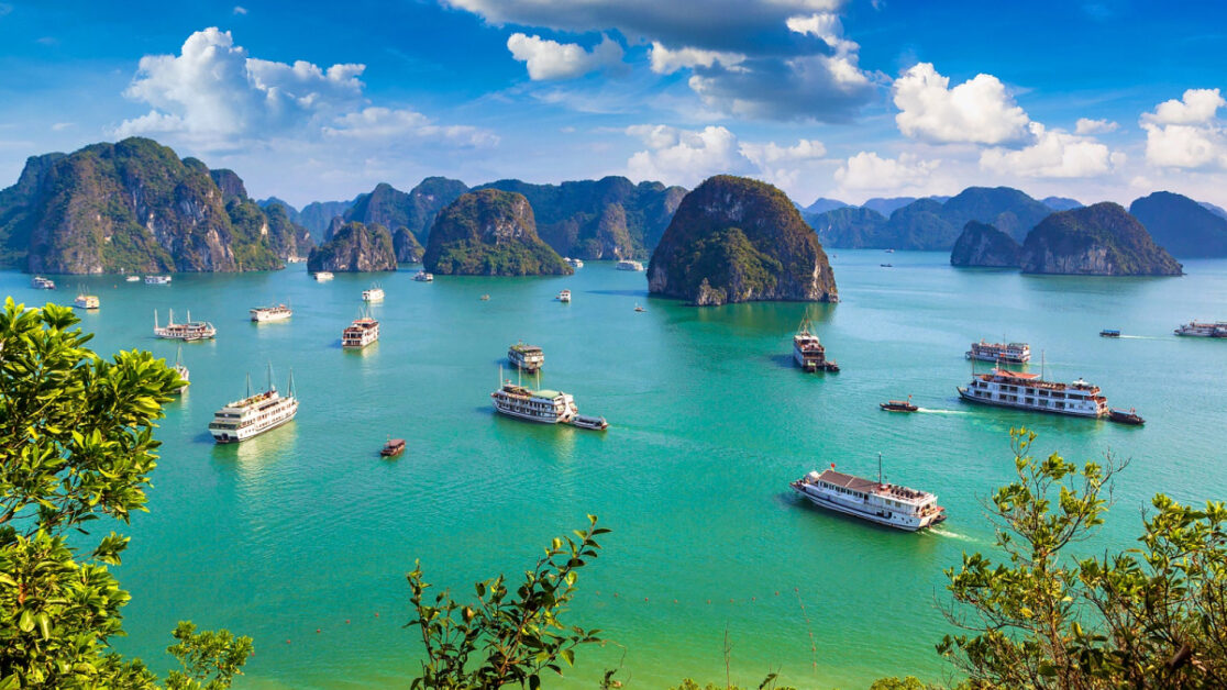 ha long bay vinh ha long la mot trong nhung diem du lich noi tieng va dep nhat o viet nam 1116x628 1